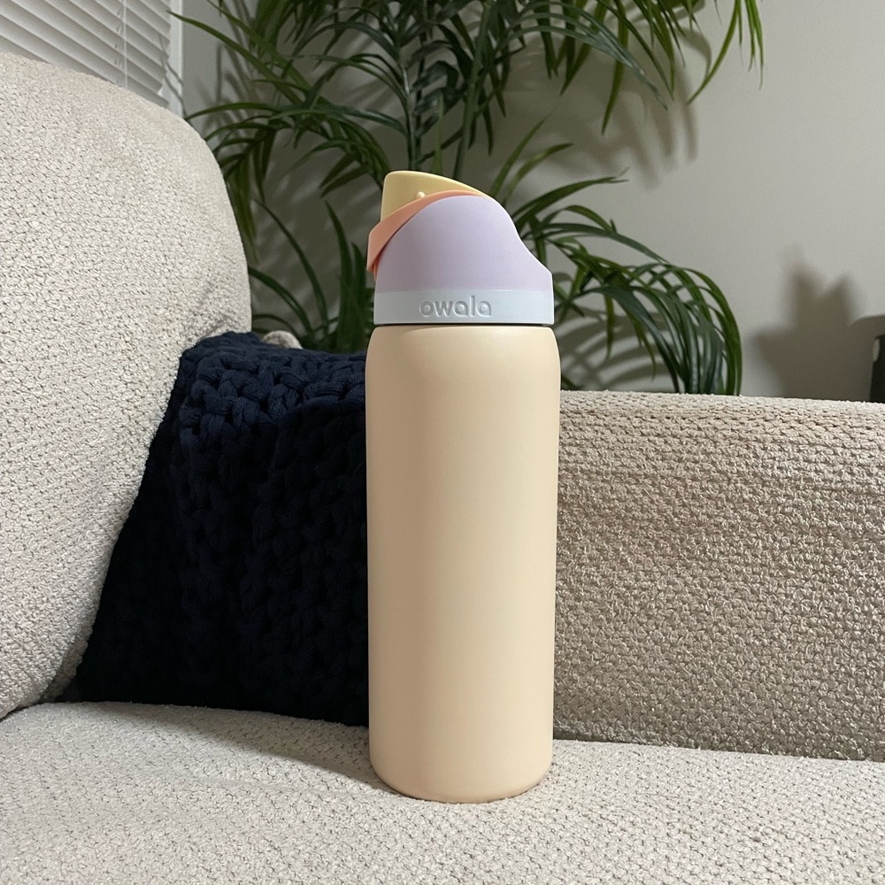 32oz Owala Water Bottle in Sandy Shores, NWOT